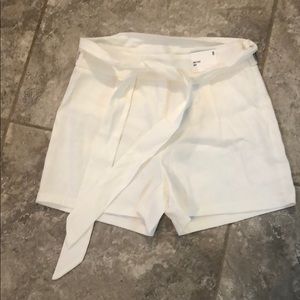 Dress shorts with side zip and tie waist